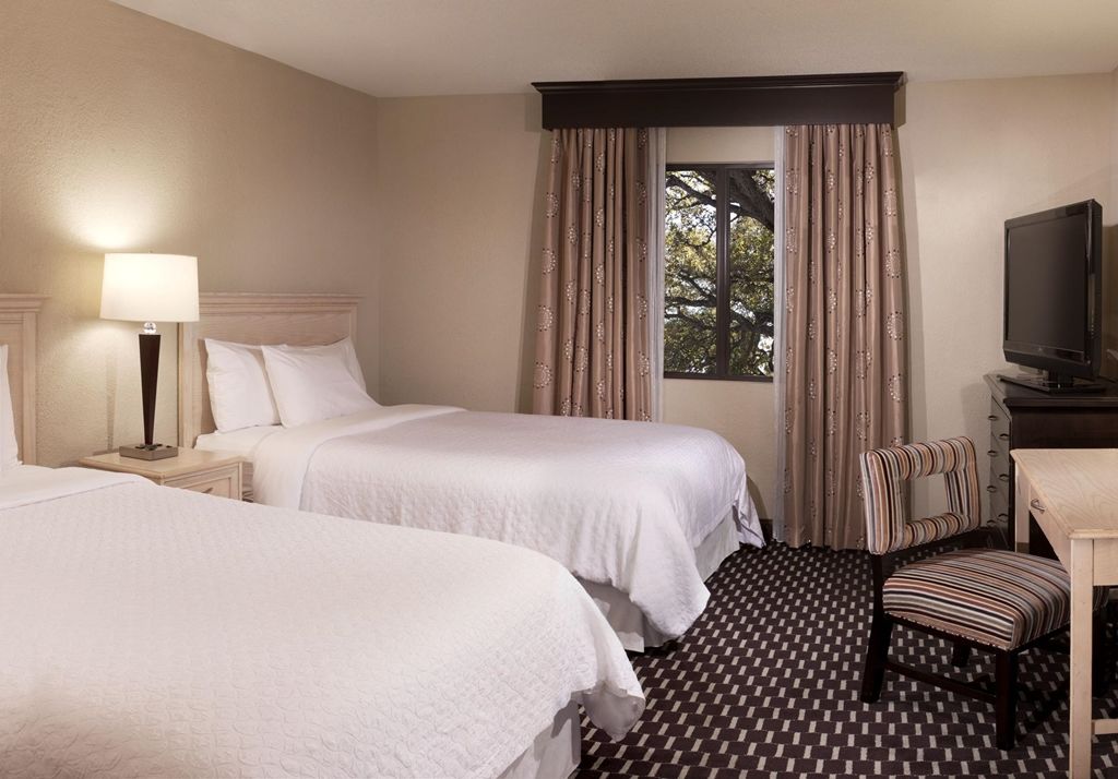 Embassy Suites By Hilton Houston Near The Galleria Phòng bức ảnh